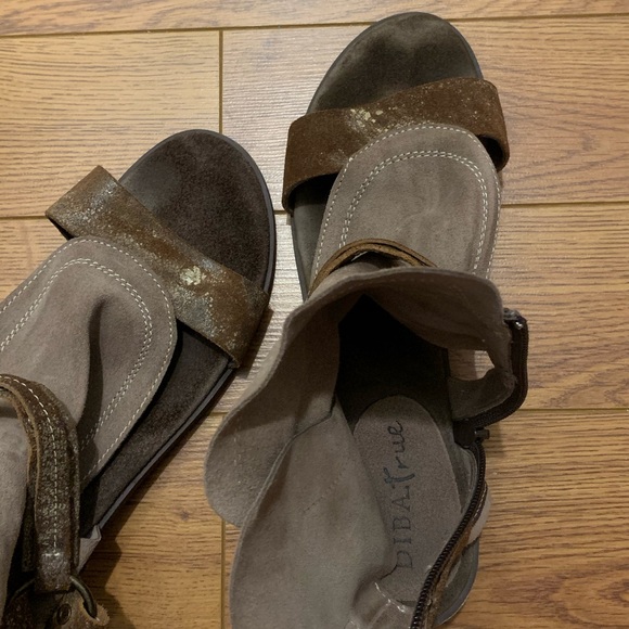 DibaTrue Distressed Suede Sandals - Picture 4 of 6